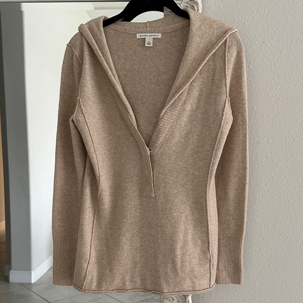 Banana Republic Lambs Wool/Cashmere Tan Hooded Sweater